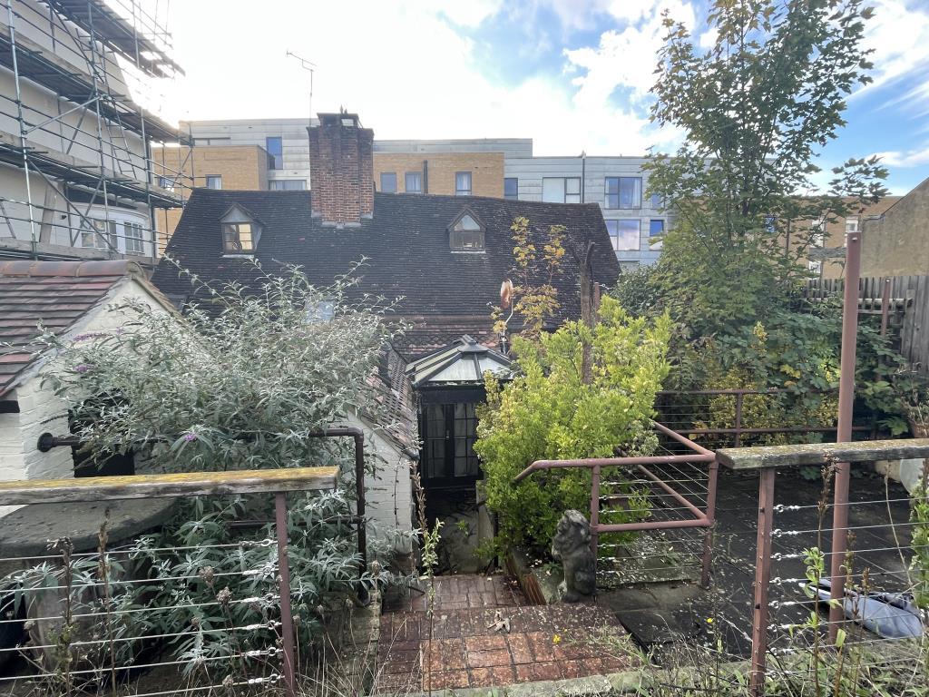 Lot: 127 - PROMINENT PUBLIC HOUSE WITH POTENTIAL CLOSE TO TOWN CENTRE - rear view of town centre pub